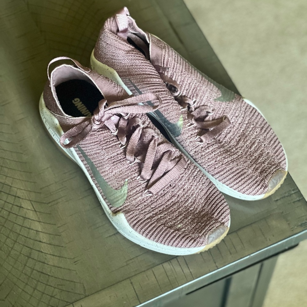 NIKE zoom sneakers